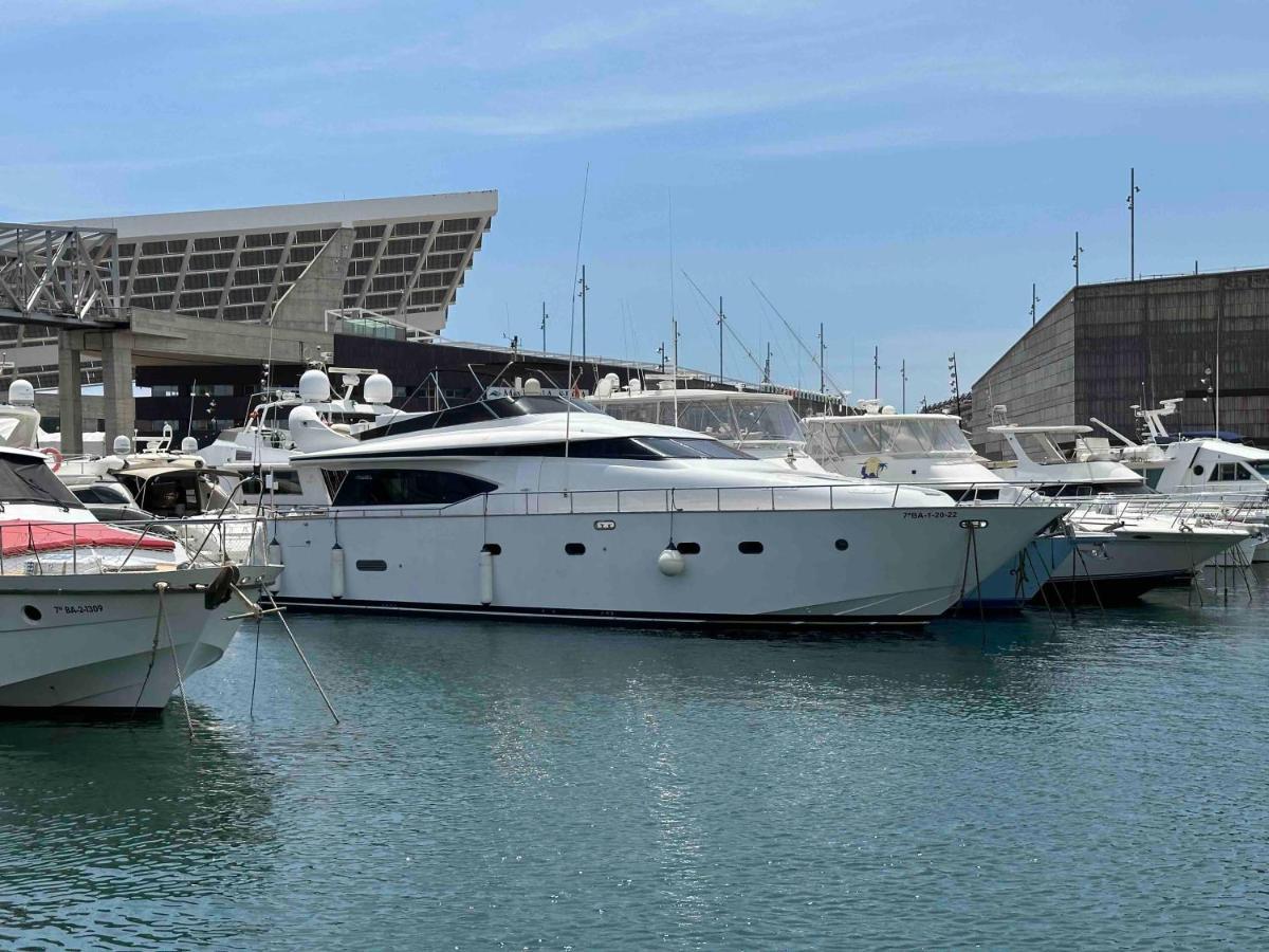 Yacht 20Metros Hotel Sant Adria de Besos Exterior foto