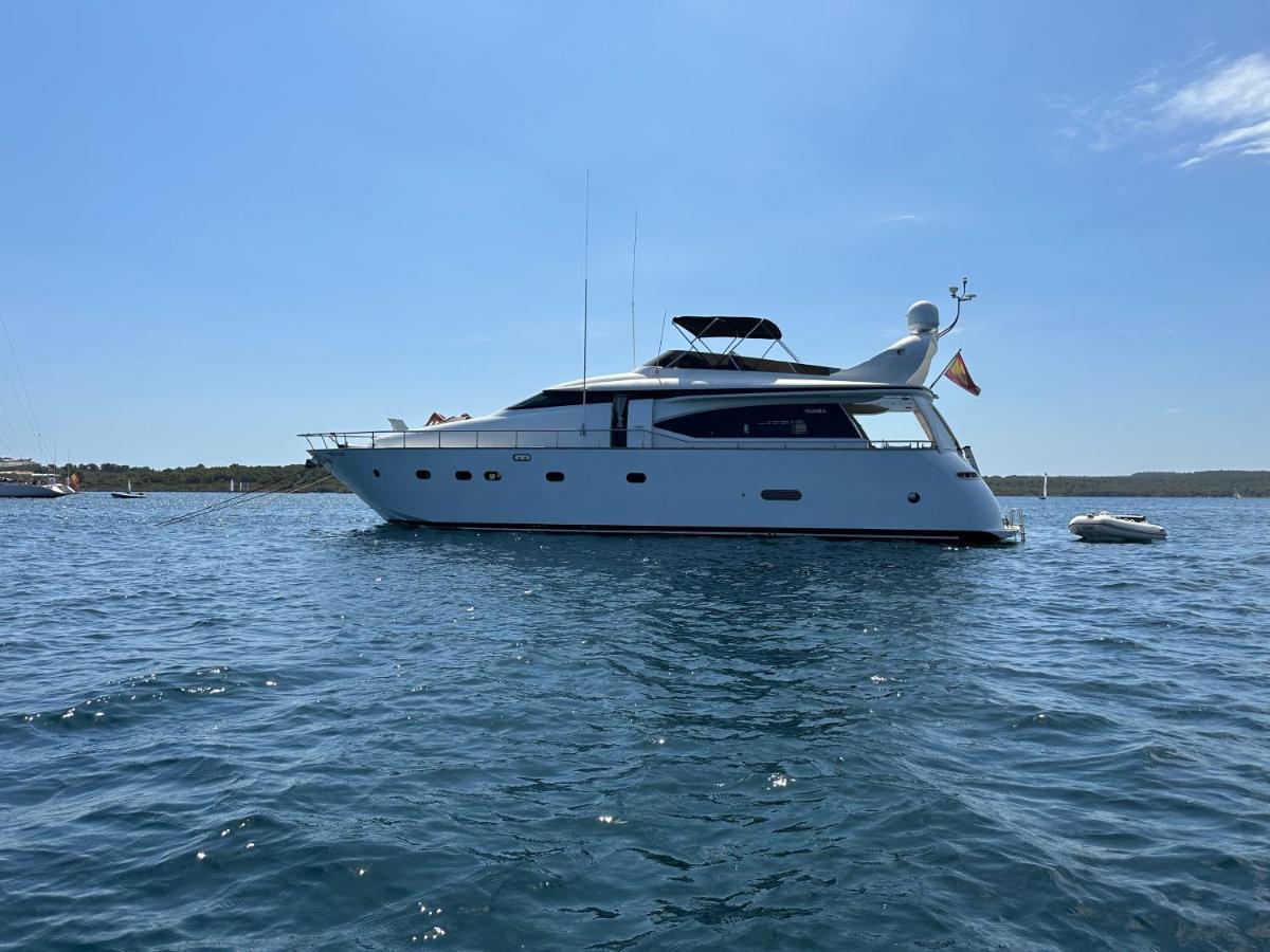 Yacht 20Metros Hotel Sant Adria de Besos Exterior foto