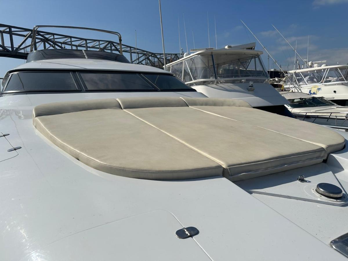 Yacht 20Metros Hotel Sant Adria de Besos Exterior foto